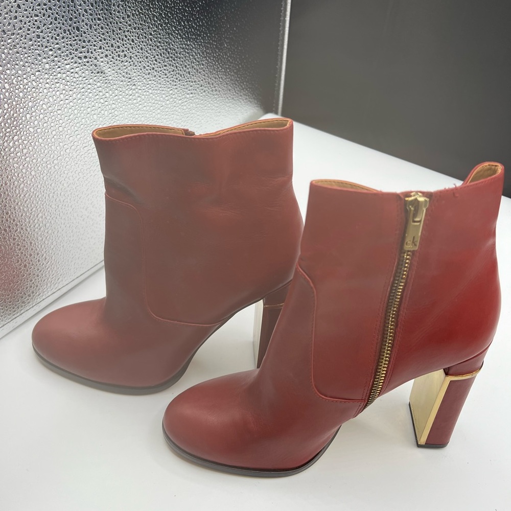 Vintage Calvin Klein Boots. Deep red with gold details..
square heel zippered - Picture 1 of 11